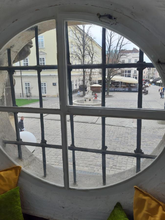 Artrooms -Round Windows Rynok Sq Lviv Exterior photo